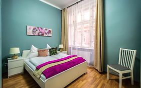 Ruzova Apartment By Ruterra